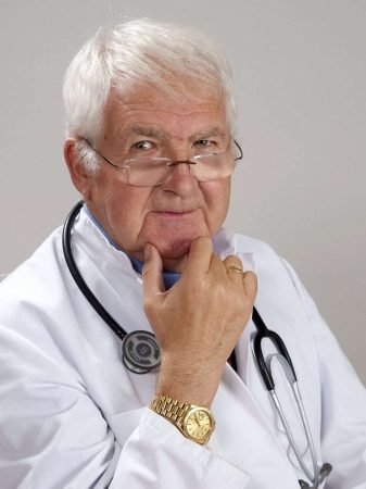 doctor-gray-hair-experience-2337835 doctor, gray hair, experience-2337835.jpg